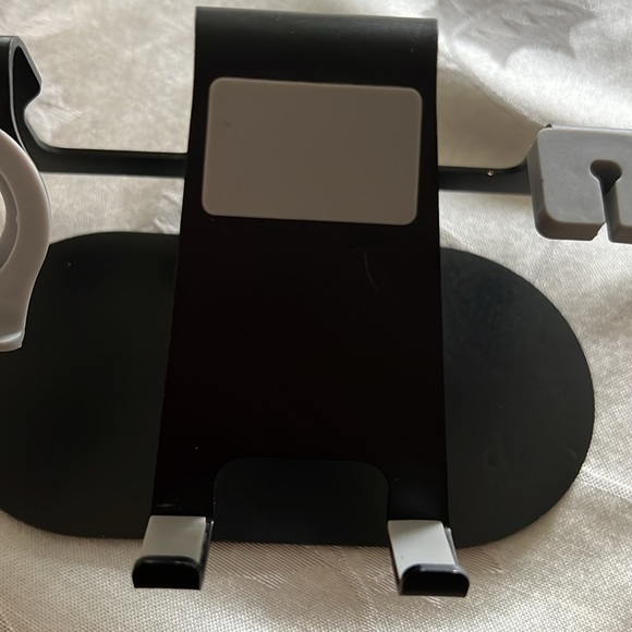 Aluminum 3-in-1 Apple Charging Dock for Smart Products - Picture 11 of 13